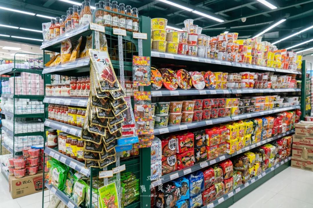 过年去超市囤货,过年没来得及买年货