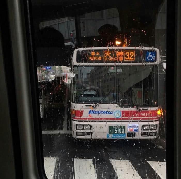 网易云热评：我以为时间是最好的偏方，原来治好的全都只是皮外伤