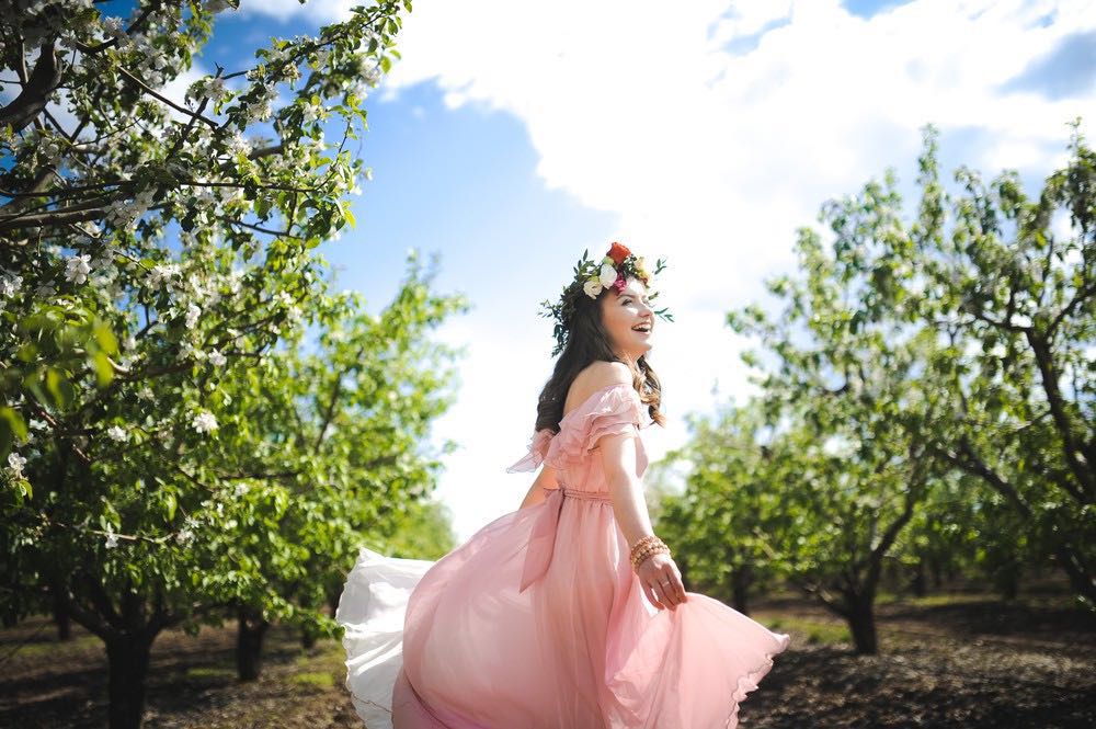 花一样的脸庞是什么样,毛孔大脸颊像草莓