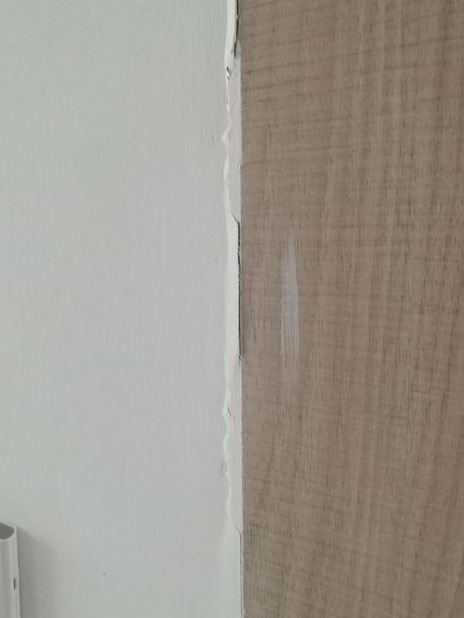 墙面涂料裂缝为什么修补后起皮,墙面漆与柜子漆开裂怎么处理