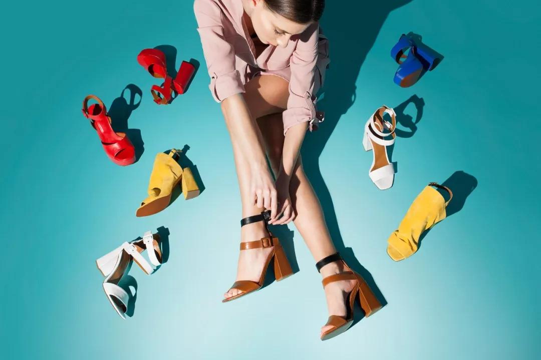 不一样的鞋子图片,关于鞋子产品的广告