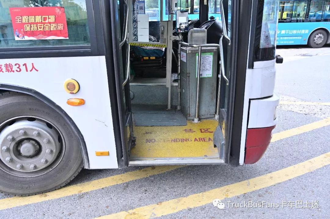 福州公交经典车型，头顶大包的10.5米宇通A74CNG公交车