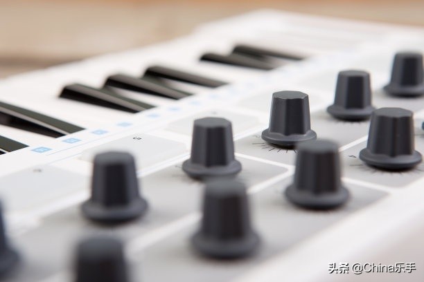 据说,乐队里的键盘手们常用的装备都在这里!