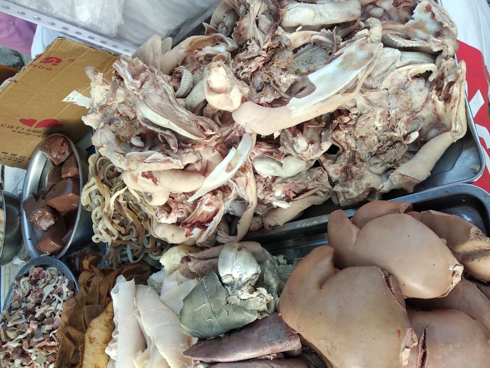 牛头肉为什么有贵有便宜的,牛头肉和猪头肉吃哪个更好一些