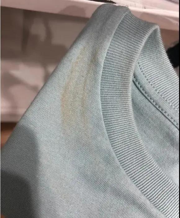 央视出手封杀！穿吊带逛寺庙，礼佛露大腿，这群“佛媛”简直疯了