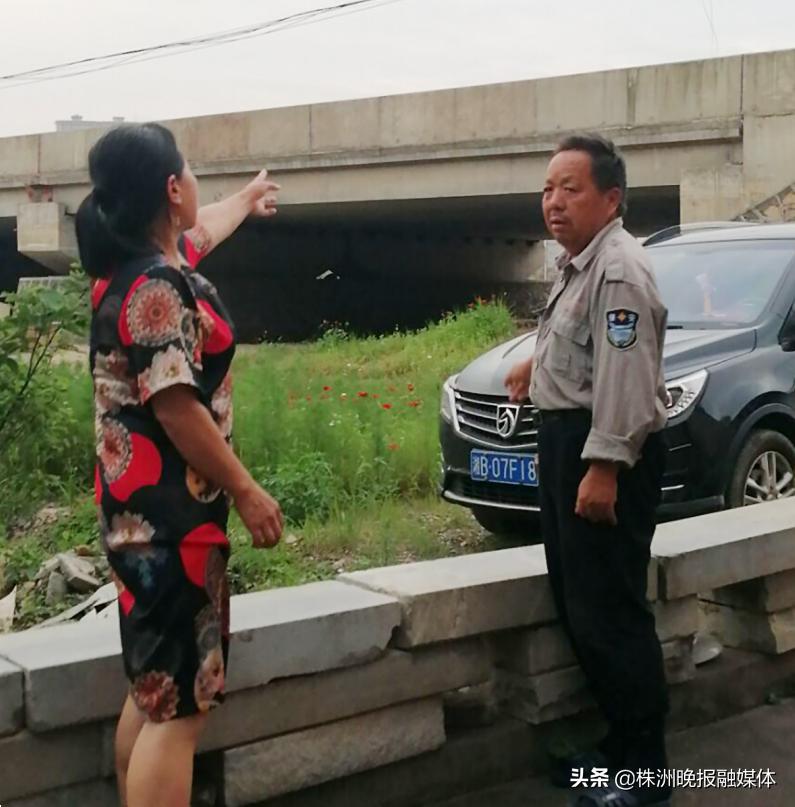 抗洪救灾转移被困群众,抗洪救灾人民群众撤离