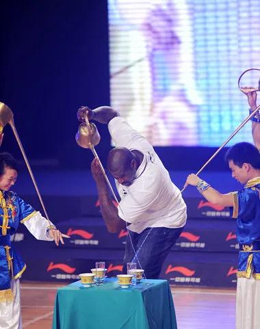 台湾不懂球的胖子原版解说,那个不懂球的胖子原视频