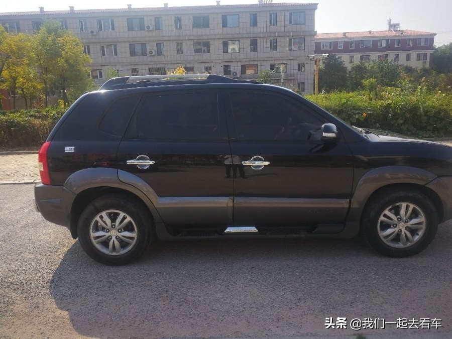 朋友花十多万买混动汽车,现代途胜08款二手价格