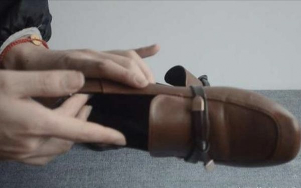 生活小妙招皮鞋有划痕,男士皮鞋脚后跟磨脚