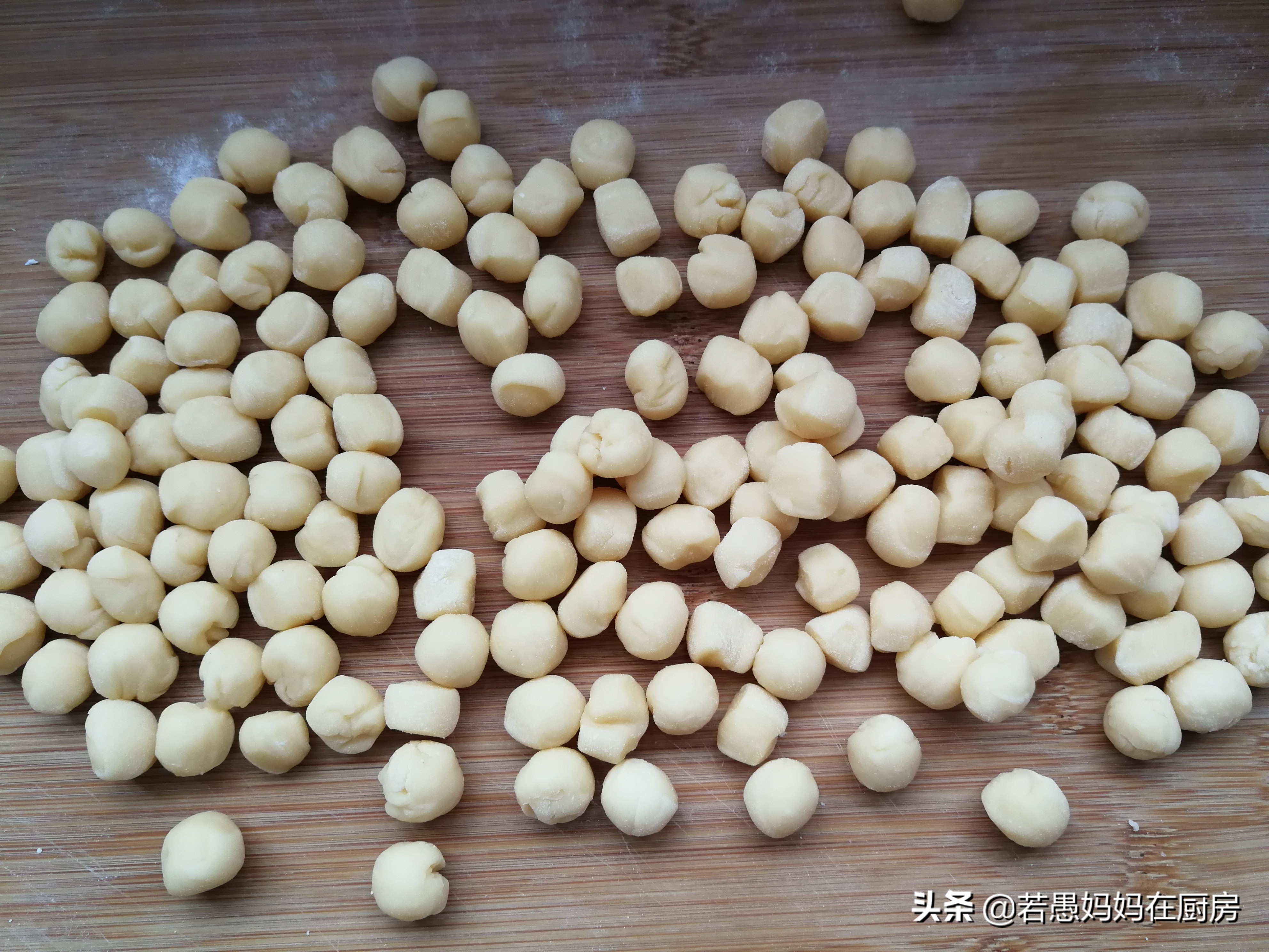 二月二吃豆豆顺口溜,二月二吃五颜六色的豆豆