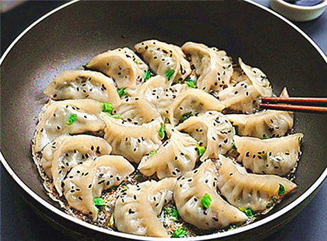 煎饺皮薄脆的做法,香煎饺子做法大全图解