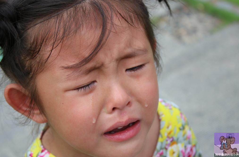 外国小孩被玩具洋娃娃吓哭,六岁女童被洋娃娃吓哭了