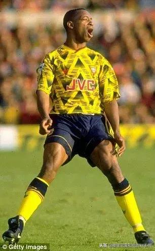 从夏普到世嘉，从德国好顺到库尔斯啤酒：英超豪门球衣广告的变迁