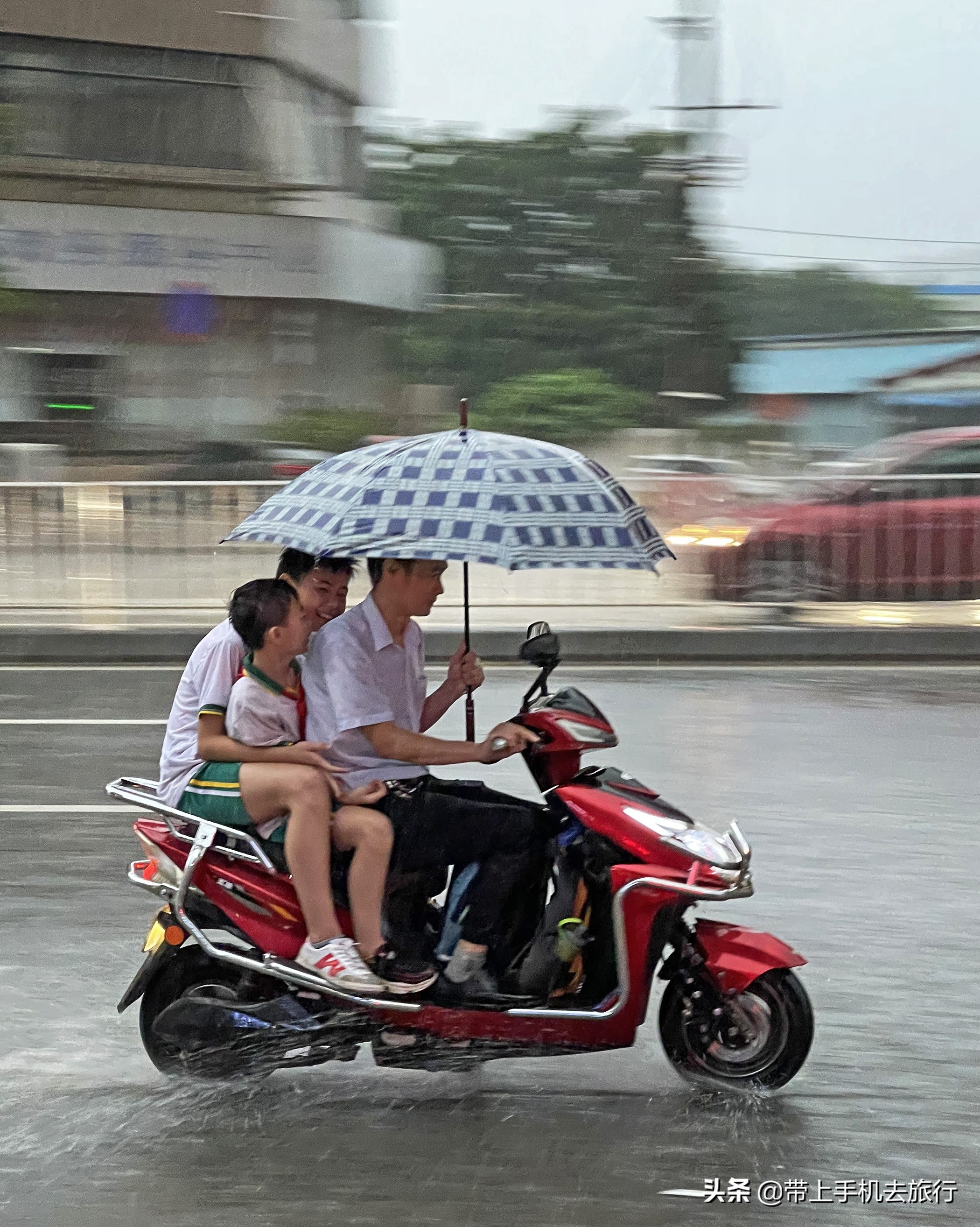 主体清晰背景虚化的照片怎么拍,主体清晰背景虚化夜景