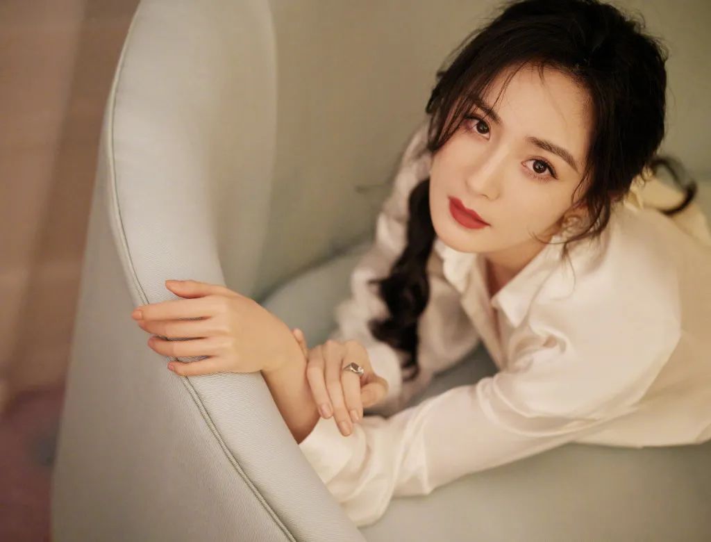 杨幂直播状态被赞,杨幂开启自黑模式