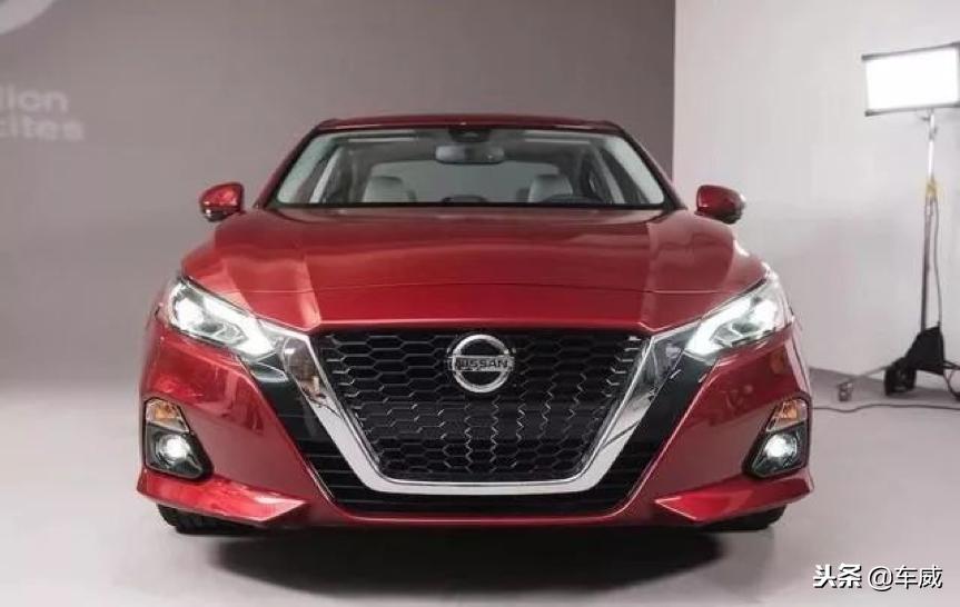 全新天籁竞争力分析,设计、舒适性有优势,但运动只表现在发动机