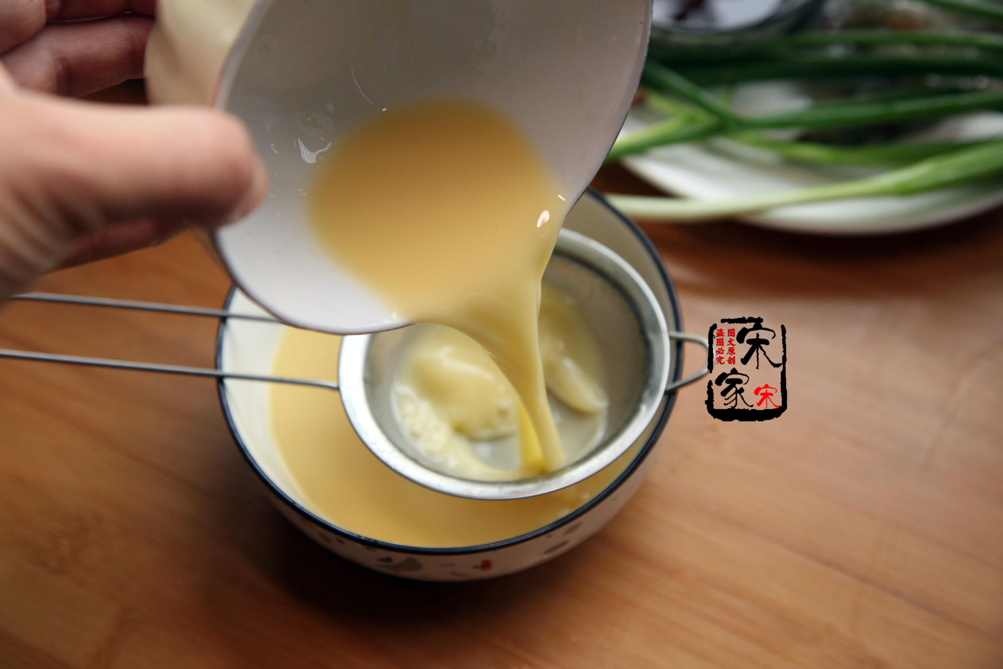 好吃嫩滑的水蛋,蒸水蛋怎么才能又滑又嫩没有蜂窝