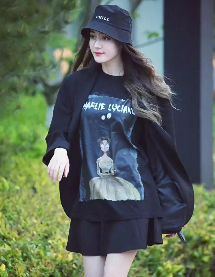 热巴当众撕衣服热舞,谁受得了