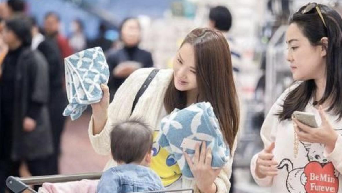 特别爱说话的孩子如何管教,孩子说话过分该如何教育