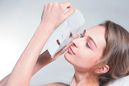 脸部缺水突然大量补水脸起红块,脸部严重缺水怎么补水油皮