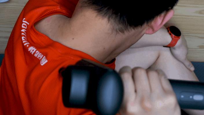 跑步后肌肉放松工具,运动跑步后的筋膜枪推荐