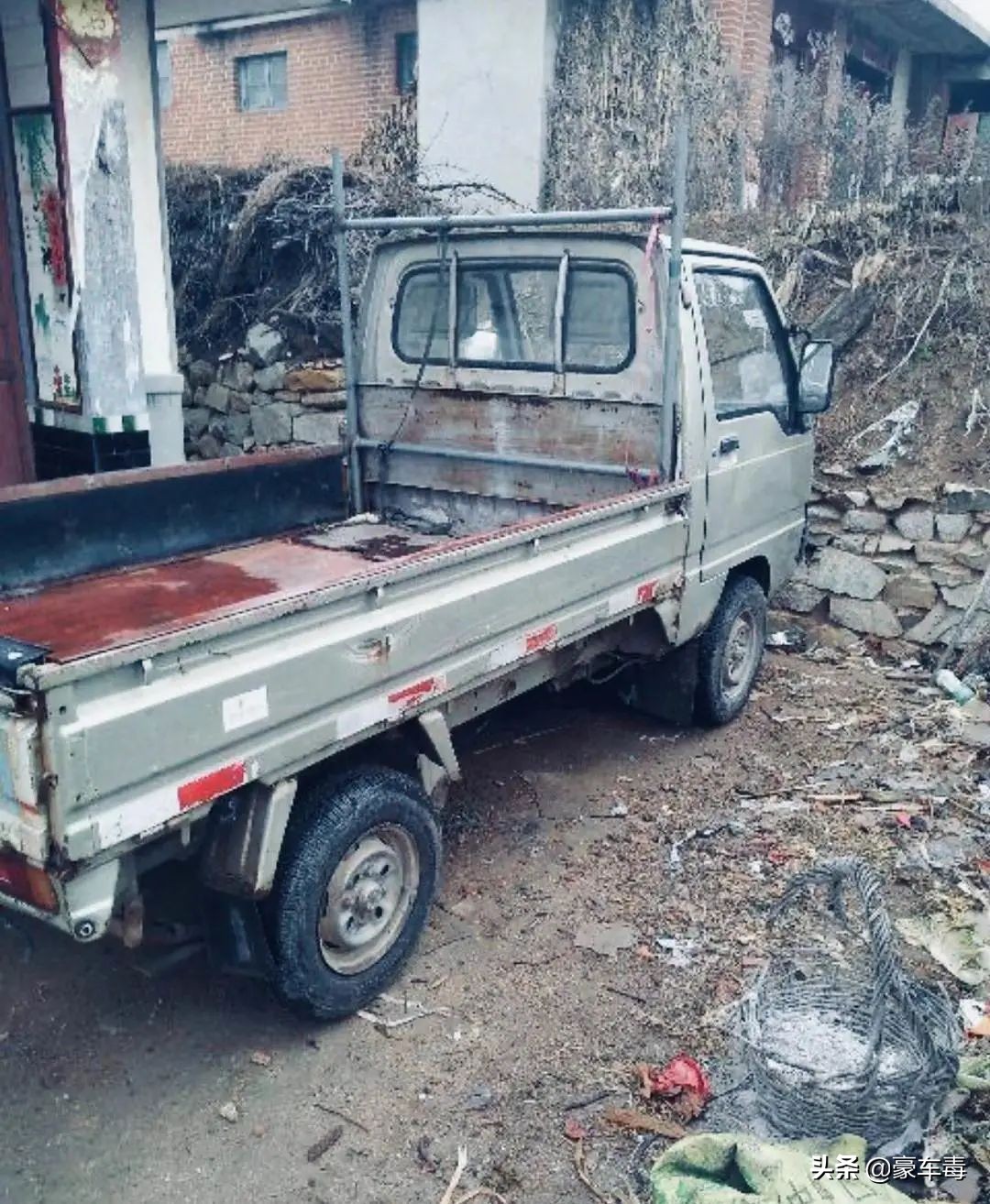 豪车毒老纪考斯特,豪车毒老纪小跟班