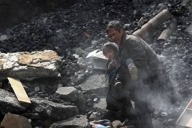 峰暴电影朱一龙怎么拍摄的,朱一龙徒手攀岩花絮