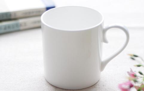 面试官：如何把一个漏水杯子，装满水？美女完美应对，当场录用