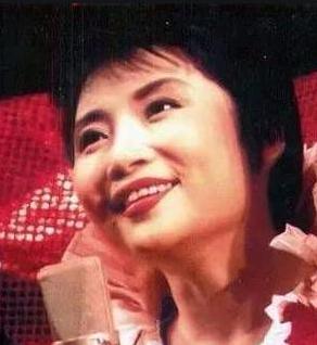 青藏高原的李娜现状如何,李娜出家多年后再唱青藏高原