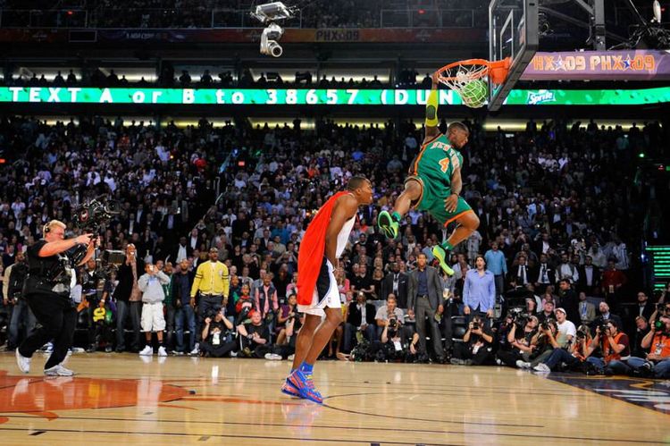 盖帽姚明、跨过霍华德、扣倒奥尼尔，活泼的小跳豆扣篮王罗宾逊