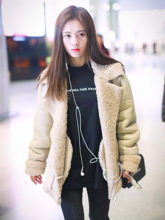 鞠婧祎半扎双马尾造型,鞠婧祎扎低双马尾