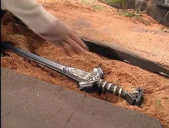 金庸对玄铁剑的描写,杨过的玄铁重剑真实存在