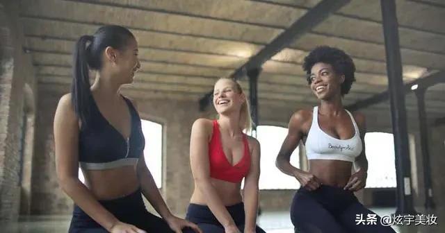 脸上毛孔粗大显脸脏怎么办,脸上毛孔粗大看起来显老