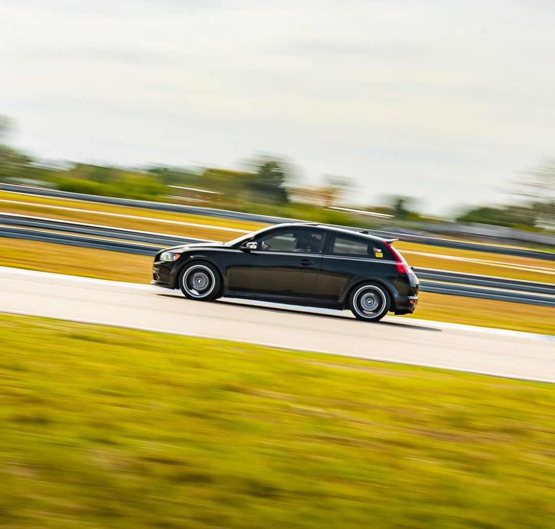 沃尔沃双门轿跑c30,坦克70多万车