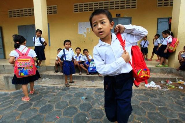 中国高中的校服跟日本校服对比,世界上各国小学校服大比拼