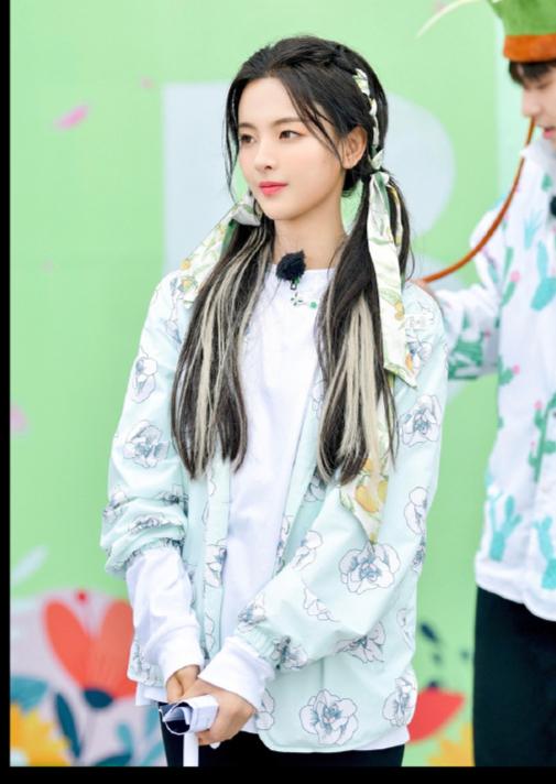 适合夏天的挑染发型,今年流行的发型和挑染颜色