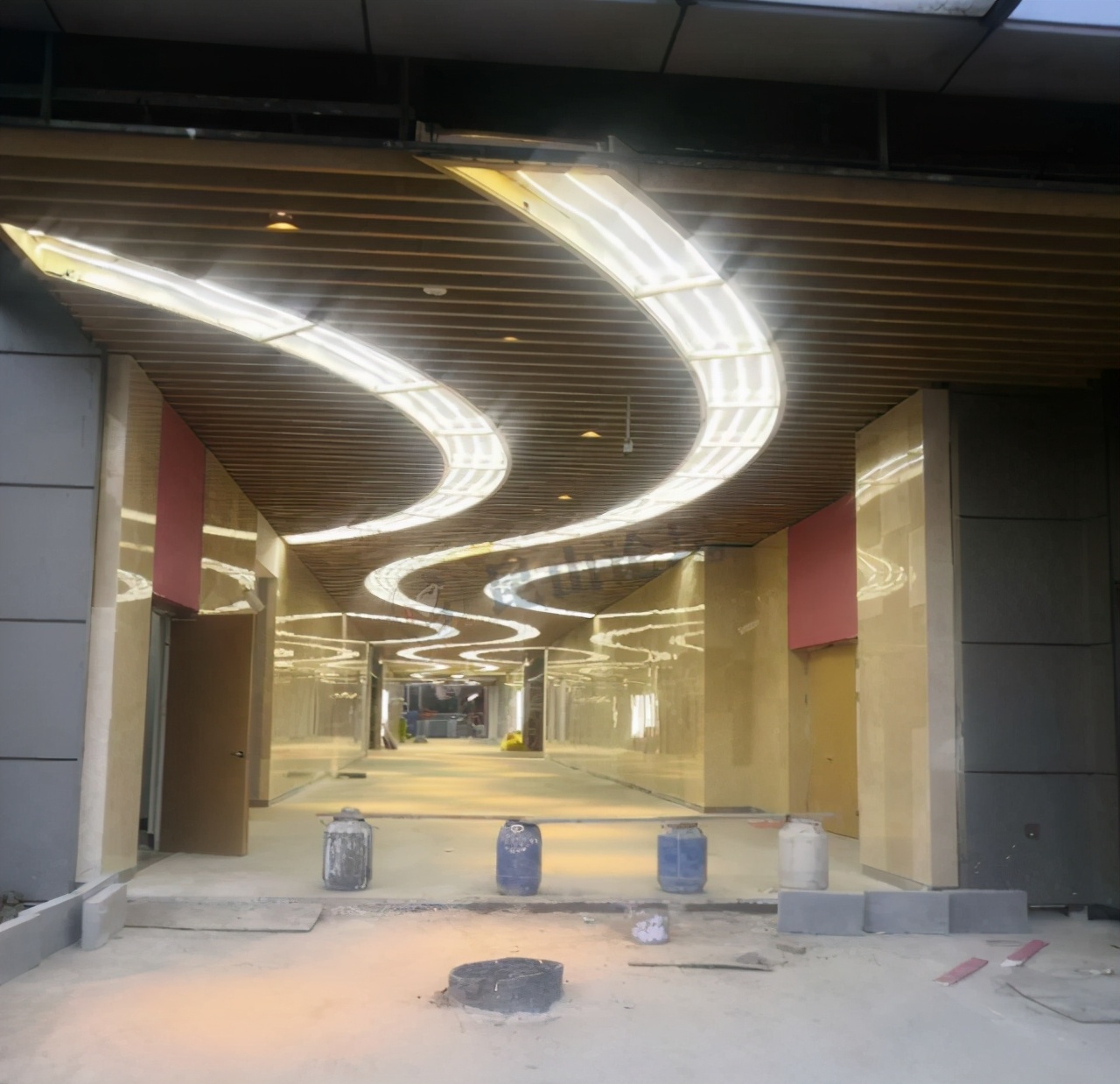 先睹为快!现场实探昆山天虹购物中心,预计10月开业