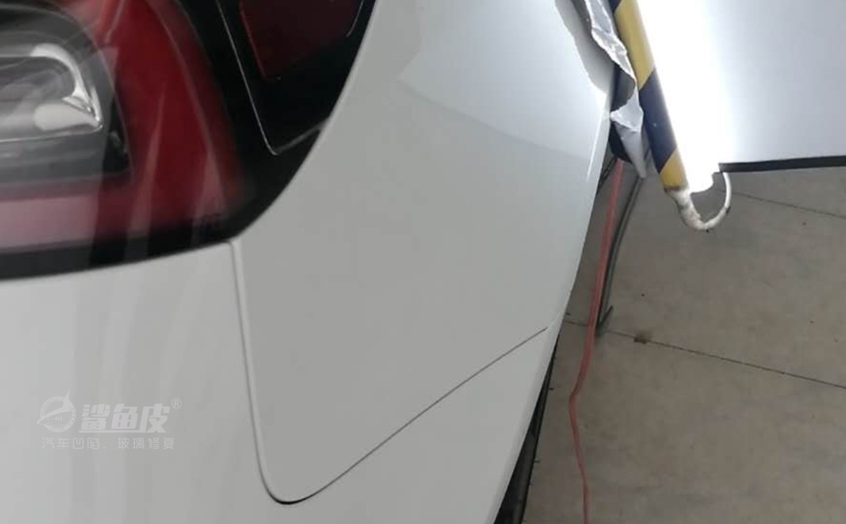 新车被撞凹了怎么办？这个方法可以不喷漆完美复原
