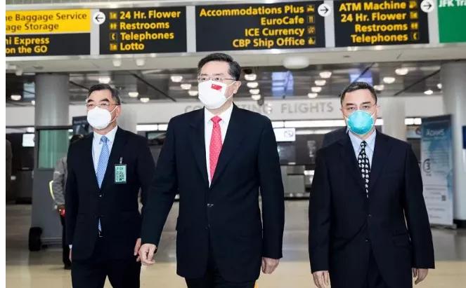 坐高铁霸座被警察抓,高铁上霸座的人被警察抓