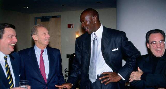 詹姆斯c罗终身代言耐克,耐克第一个跑鞋代言人