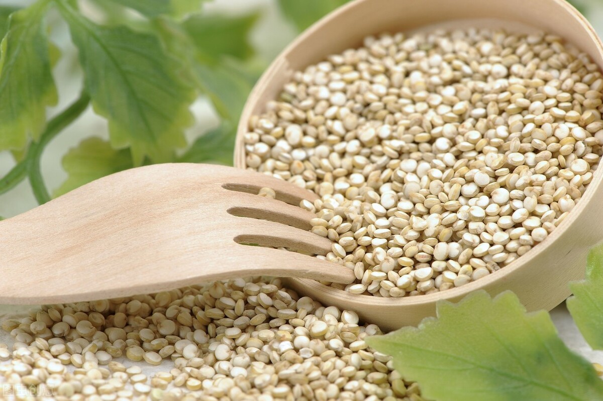 孕妇孕后期脚肿了怎么快速消肿,孕期脚肿解决方法用盐水泡