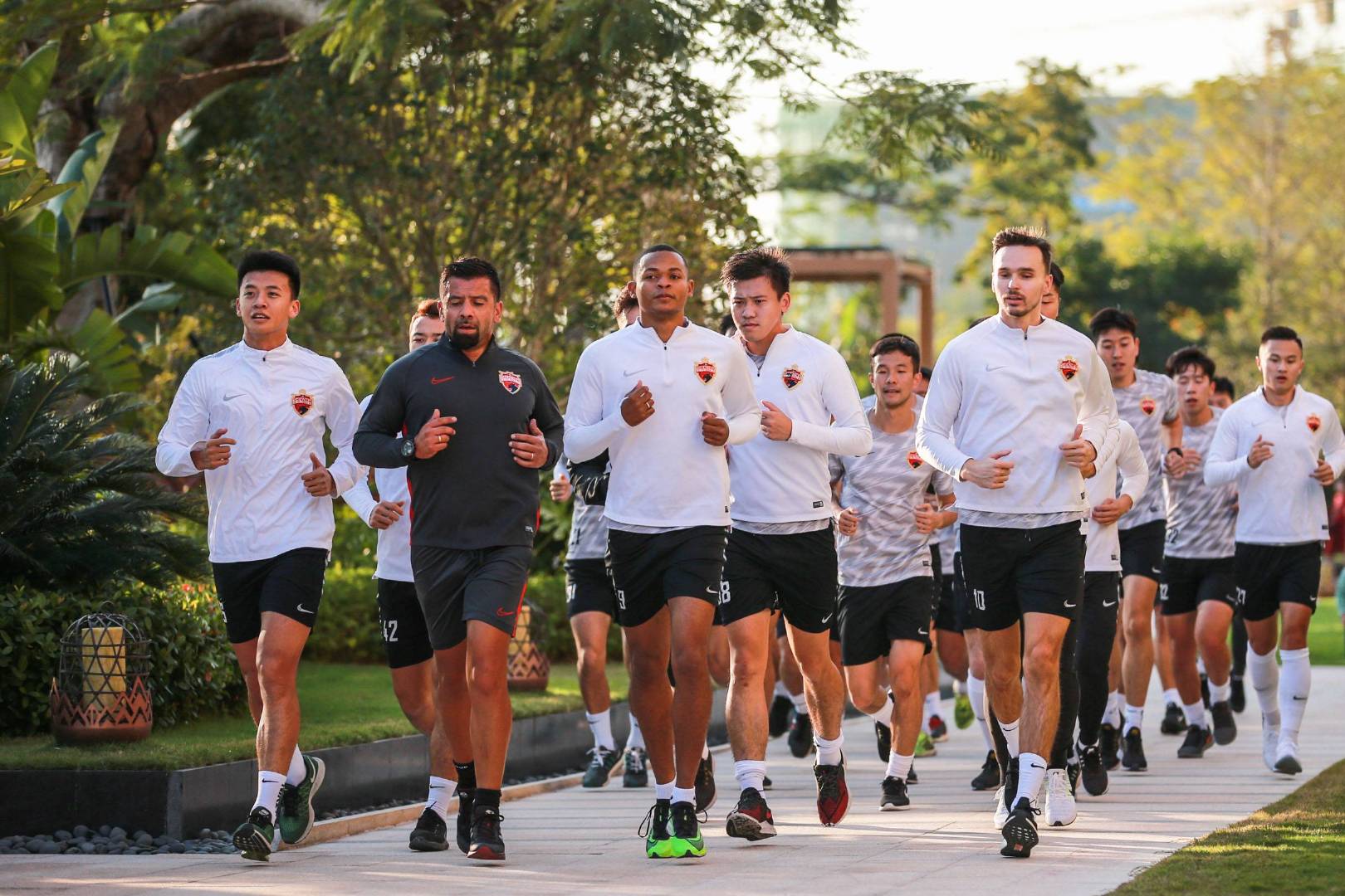 中超深圳佳兆业队最新消息,深圳佳兆业足球队冲超