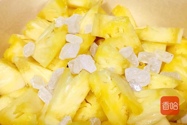 吃菠萝不要盐,做菠萝馅菠萝要泡盐水吗
