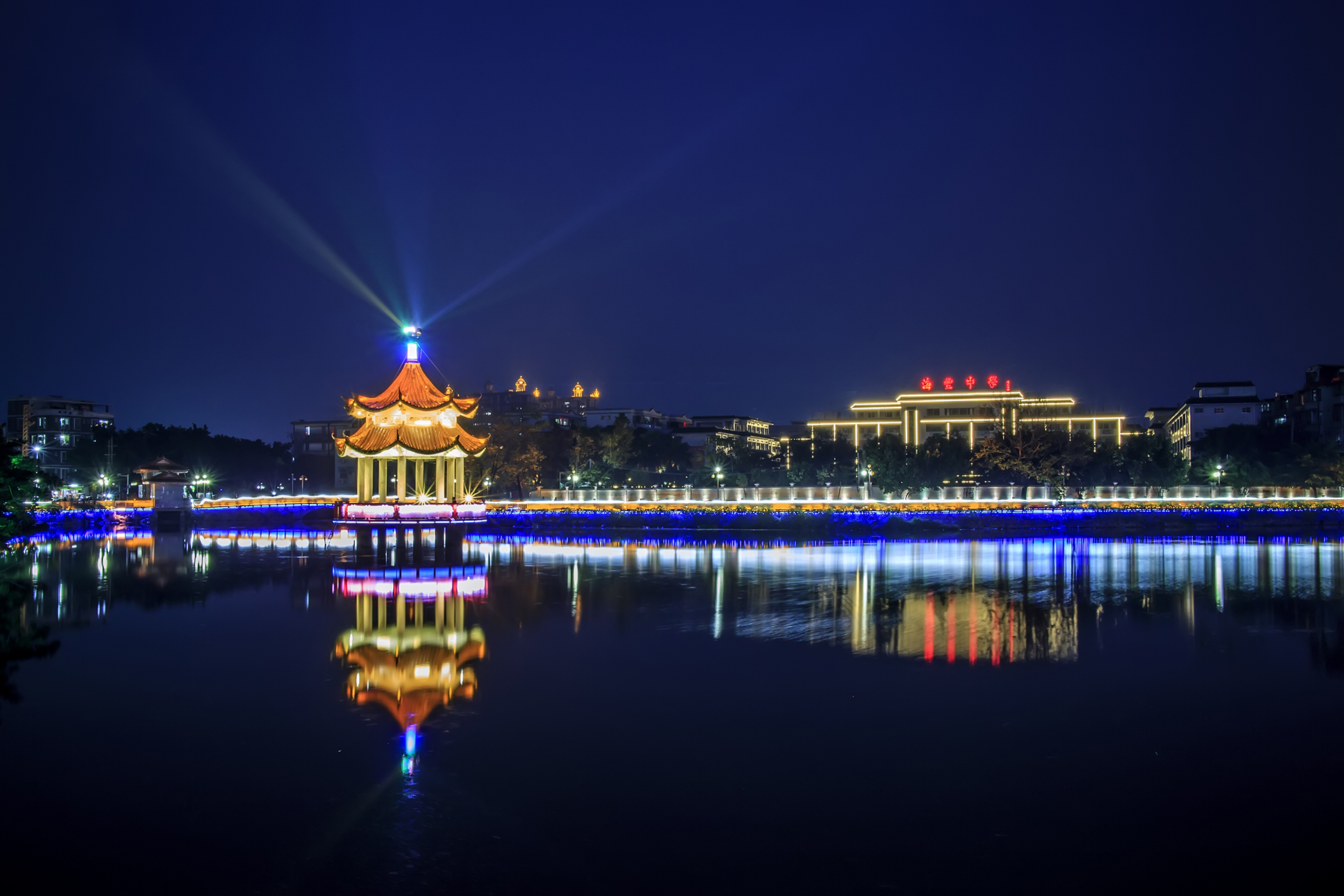 佳能eosm200夜景拍人像,佳能eosm200拍摄效果