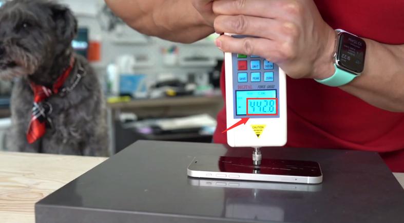 iphone12屏幕有没有贴膜,iphone12屏幕有必要贴膜吗