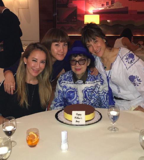 李玟和她老公在香港合影,李玟和富豪老公罕见同框