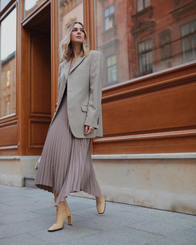 挑百褶裙,冬长百褶裙搭配什么羽绒服好看