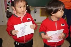 小班美术大树的叶子棉签画教案,小班美术活动领域教案有趣的树