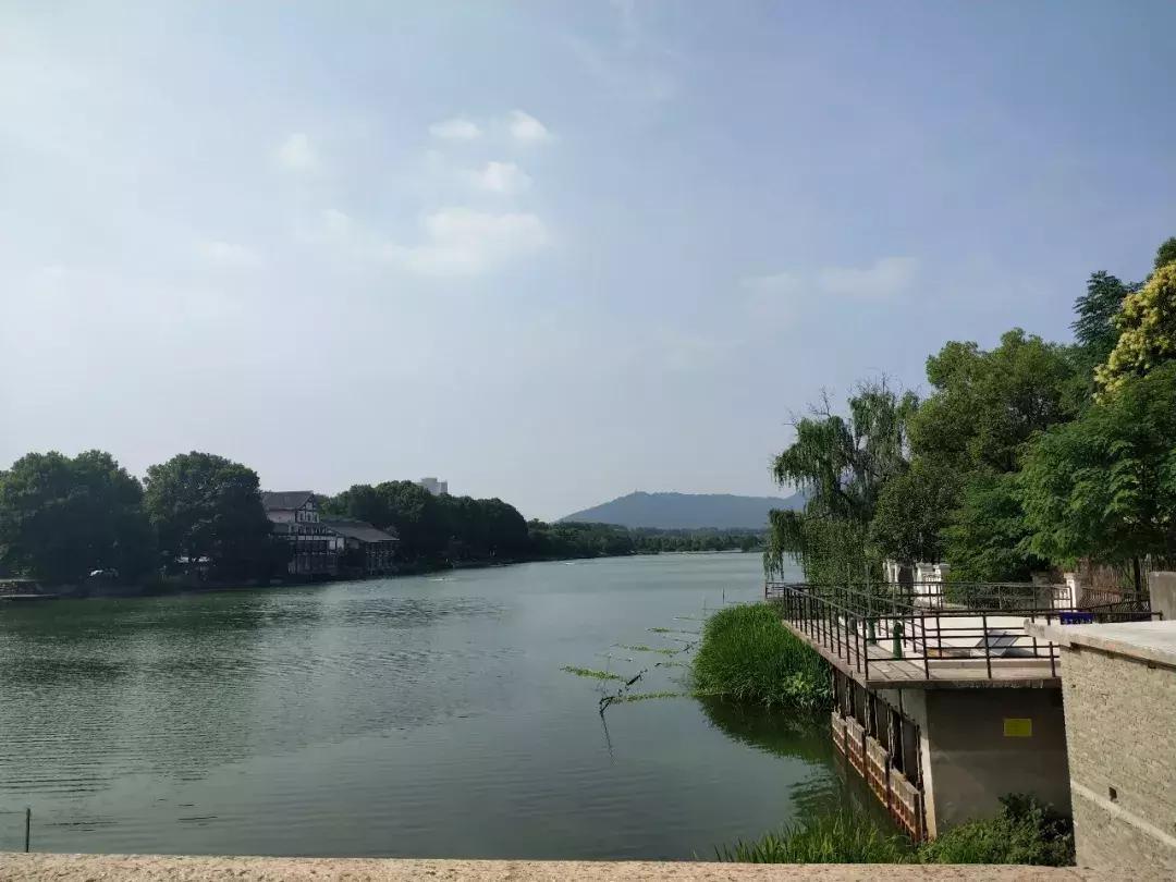 南京月牙湖明湖山庄,南京月牙湖公园明湖山庄