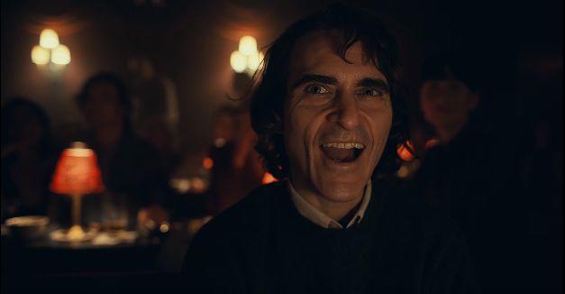 他不是演得好，他就是小丑本人